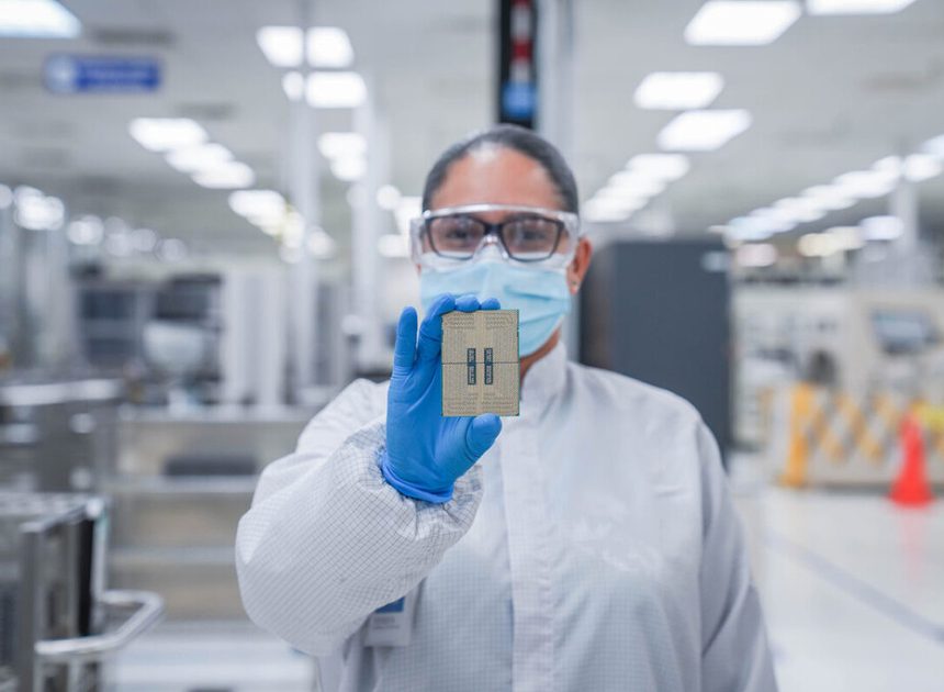 Intel cree que el apoyo del Gobierno de EEUU va a salirle muy caro: se está preparando para su posible fracaso en los demás países